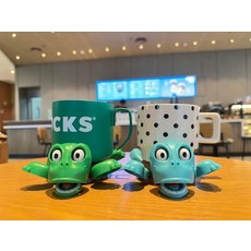 JOD 터틀 코스터 3D 프린트 재미있는 티 컵받침 인터랙티브 표현 거북이 컵 홀더 들어 올릴 수 있는 팔다리 및 거북이를 위한 표현적인 얼굴 거북이 애호가 개그 선물, 그린 블루 2개