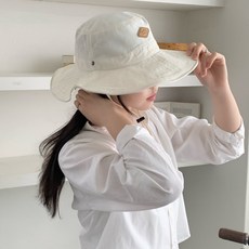 남녀공용 빅브림 아웃도어 햇 버킷 스타일 턱끈 고정형 통풍 여성 남성 아일렛 접이식 휴대 여행 캠핑 등산 트레킹 자외선 차단 모자 버킷햇, 아이보리