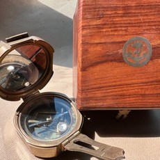 Stanley London 古董古銅指南針，附精緻木盒, 1個