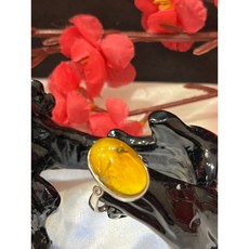 橢圓琥珀蟲珀戒指 附寶石鑑定證書, 1個