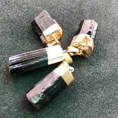 【藥魂】黑碧璽原礦吊墜 防小人電氣石項鍊 除負能量水晶 黑碧璽項鍊/吊墜, 1個