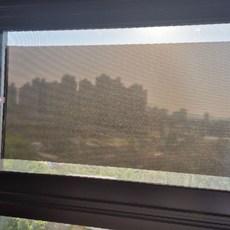 창문 부착형 차광 스크린 롤 방식 햇볕 차단 실내 온도 조절 통풍 가능 거실