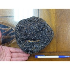 §能量礦石§ 印尼隕石 Agni Manitite 火山玻璃 2951克，俗稱印尼天狼星，烈火石，黑隕石，古黑曜石，能量強大，激發創作靈感