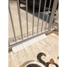 自動關門上鎖安全門欄，適用門口/樓梯/走廊/房間，98cm-109cm, 鐵門木門用強力吸盤防踢踏板雙向導引板