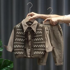 輝輝NB寶寶春裝套裝2024新款男童洋氣馬甲針織三件套小兒童春鞦開衫毛衣