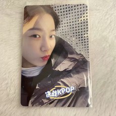 LE SSERAFIM 熾 濟州島 DAY OFF IN JEJU 寫真集, 1個, 中村一葉小卡