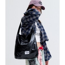 [마크니] GLOSSY SHOULDER BAG BLACK