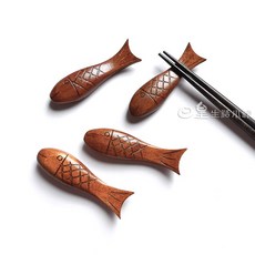 日皇 筷子架, 1個, 大號魚形楠木筷子架, N/A