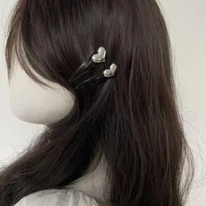 쿠쿠스토어 1개 블랙 헤어 클립 (실버 하트 모양 장식) 여성 귀여운 액세서리 세련된 사이드 스타일링에 적