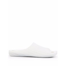 캠퍼 퍼포레이티드 슬라이더 샌들