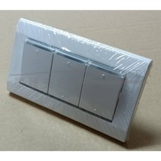 【榮展五金】星光系列 Panasonic 國際牌 WTDFP5352K 三開三孔開關 附蓋板, 1個