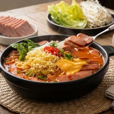 의정부식 얼큰한 부대찌개 밀키트 1kg 2팩 햄듬뿍 4~6인분 사나이쉐프, 2개