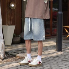 牛仔短褲夏季潮流男牛仔短褲柔和水洗色調耐看百搭彈性牛仔布料舒適不磨膚短褲精緻五金與收納口袋設計擺脫厚重悶熱感五分褲休閒約會外出逛街多元場景都能駕馭短褲