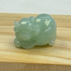 采禪手作 人天然翡翠A貨-A651(13)小豬 21.5*14.4*13.3mm 可綁手牌手繩 十二生肖 三合貴人 豬, 1個