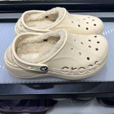 [백화점출고] 크록스 바야플랫폼 라인드 클로그 털크록스 샌드베이지 샌들 슬리퍼 실내화 단체화