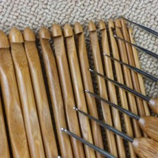 나무 뜨개질 도구 손잡이 인체공학적 코바늘 수제 공예 바늘, 1개