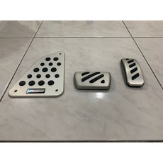 Sienta 油門煞車休息踏板三件式，鋁合金防滑設計，提升駕駛安全與舒適度