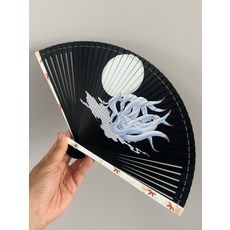 全竹九尾狐噴繪摺扇, 如圖所示, 1個