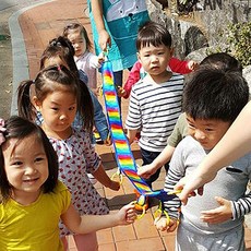 단체활동단체기차 협동놀이유치원놀이인솔밴드 신체발달두줄기차 8인용 8인기차, 무지개띠