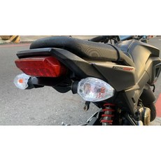 用兵造車 MSX SF125車牌下移組合，搭配新款義式TNT雙邊後土除與原廠方向燈架，完美提升車尾運動感與整體視覺效果, 1個, 方樣燈架