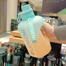 빨대 포함 스포츠 물병 대용량 피트니스 체중계 그라디언트 주전자 야외 플라스틱 휴대용 물병 2.4 리터, 01 2.4L, 01 blue