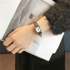 Doukou 北歐小眾方形 - 復古文藝森系學院風