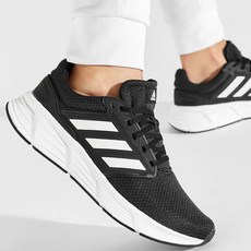 adidas 愛迪達 男款輕便慢跑鞋