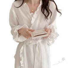 여성 긴팔 롱 가운 홈웨어 봄 여름 시즌 프릴 장식 쉬폰 원단 화이트 컬러 허리