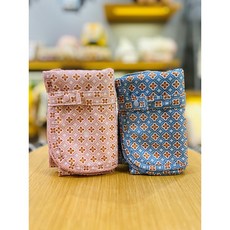 모이몰른 휴대용 방수패드 방수요를 접어서 컴팩트한 사이즈로 휴대하기 편리한 아이템! 럭스비엔휴대용방수요 M2451LW01P