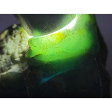 七彩翡翠 瓜地馬拉危料翡翠原石 脫砂發黑賭石 冰種牌子戒面料, 1個