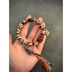 藏區流回 純正老料貴族多寶天珠 日月星寶瓶虎牙壇城三眼一線天, 如圖所示, 1個
