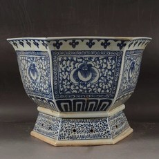 民窯 青花纏枝蓮 六方大花盆 高24cm 口31cm 內口徑26cm 底23cm 內深17.5cm, 如圖所示