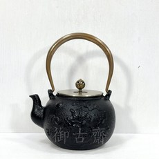 【御古齋】精選日式龜鶴延年造型生鐵壺 鐵瓶鑄鐵燒水壺 兩款可選 茶道文化鐵壺, 1個, 款一 龜鶴延年, 1200cc