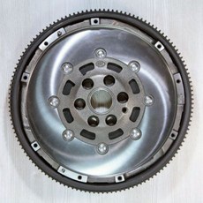 《歐馬國際》福斯T5 2.0TDI 飛輪 德國OEM品牌 5速/6速手排 7速自排 適用, 1個, 5速手排 102匹馬力