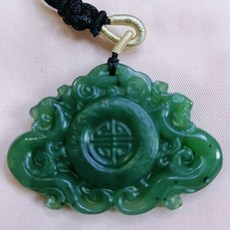 天然和田玉菠菜綠雙龍平安鎖，雙面精雕，油潤細糯