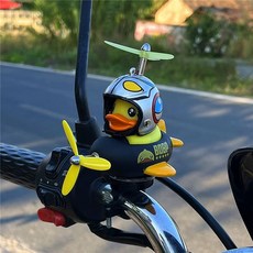 可愛汽車掛飾小風車 電動摩托車後視鏡裝飾擺件 平衡車自行車通用, 1個, 黑色衝鋒鴨+奧特曼頭盔（綁帶款）