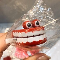 伍拾錢 發條跳跳牙齒 發條玩具 發條牙齒玩具 整人 樂趣 送禮 搞怪 搞笑, 紅色（一般）, 1個