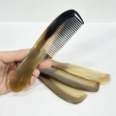 御古齋 牛角梳子 溫潤細膩紋路 細齒柄設計 隨身按摩梳 長約18.5公分, 1個, 天然紋路