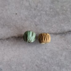 湖北原礦綠松石 綠松精品雕刻6.5mm柏香籽 (兩個一組售) - 祭祀祖先，祈福納祥, 1個, a.藍綠+黃6.5/0.6g