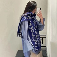 義大利風格仿羊絨觸感緹花棋盤格圍巾經典金絲款圍巾英文流蘇披肩保暖雙面用圍脖新年禮物