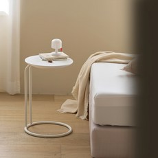 MAISON DE COMME MA Libre 圓形邊桌, 白色