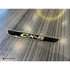 CX-5 D版後下巴專用車標 適用於 2017-2022年車款, 1個, 金色字體
