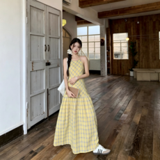 Couchsurfing 여성 체크패턴 홀터넥 롱 원피스 HX711