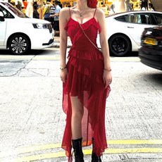 앞이 짧고 뒤가 긴 불규칙한 레이스 스트랩 쉬폰 원피스 여성 여름 순수한 욕망 스타일 날씬해 보이는 롱 드레스