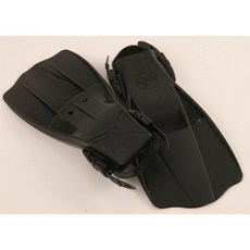 Apollo 橡膠蛙鞋，具備快卸扣設計