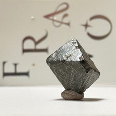 FRAVO 磁鐵礦八面體晶體標本, 澳洲磁鐵礦單入約2-4g (隨機出貨)