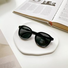 Q.M SHOP 五月新款兒童太陽眼鏡：輕巧偏光矽膠彈性ins風帥氣微方框，檢驗合格抗UV400兒童偏光