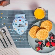 Uncanny Brands 디즈니 픽사 토이 스토리 버즈 라이트이어 미니 와플 메이커 - 소형 주방 가전