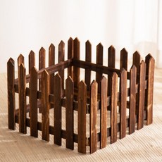 짙은 우드 울타리 높이 30cm