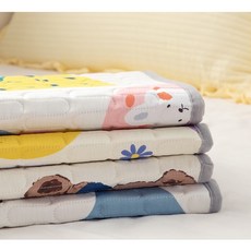 丹丹悅生活 可愛純棉防水墊 生理墊 防尿墊 隔尿墊 可水洗防漏墊, 1個, 草莓熊,小款-50*70cm